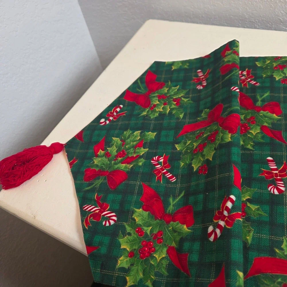 CLEARANCE 💲6️⃣ Christmas Table Runner‎ Holly Candy Cane Plaid Green Red Tassel
